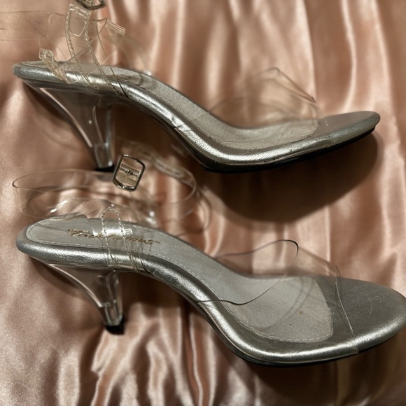 Fabulicious clear kitten heels. Size 9 (fits like 8.5) - Picture 6 of 13